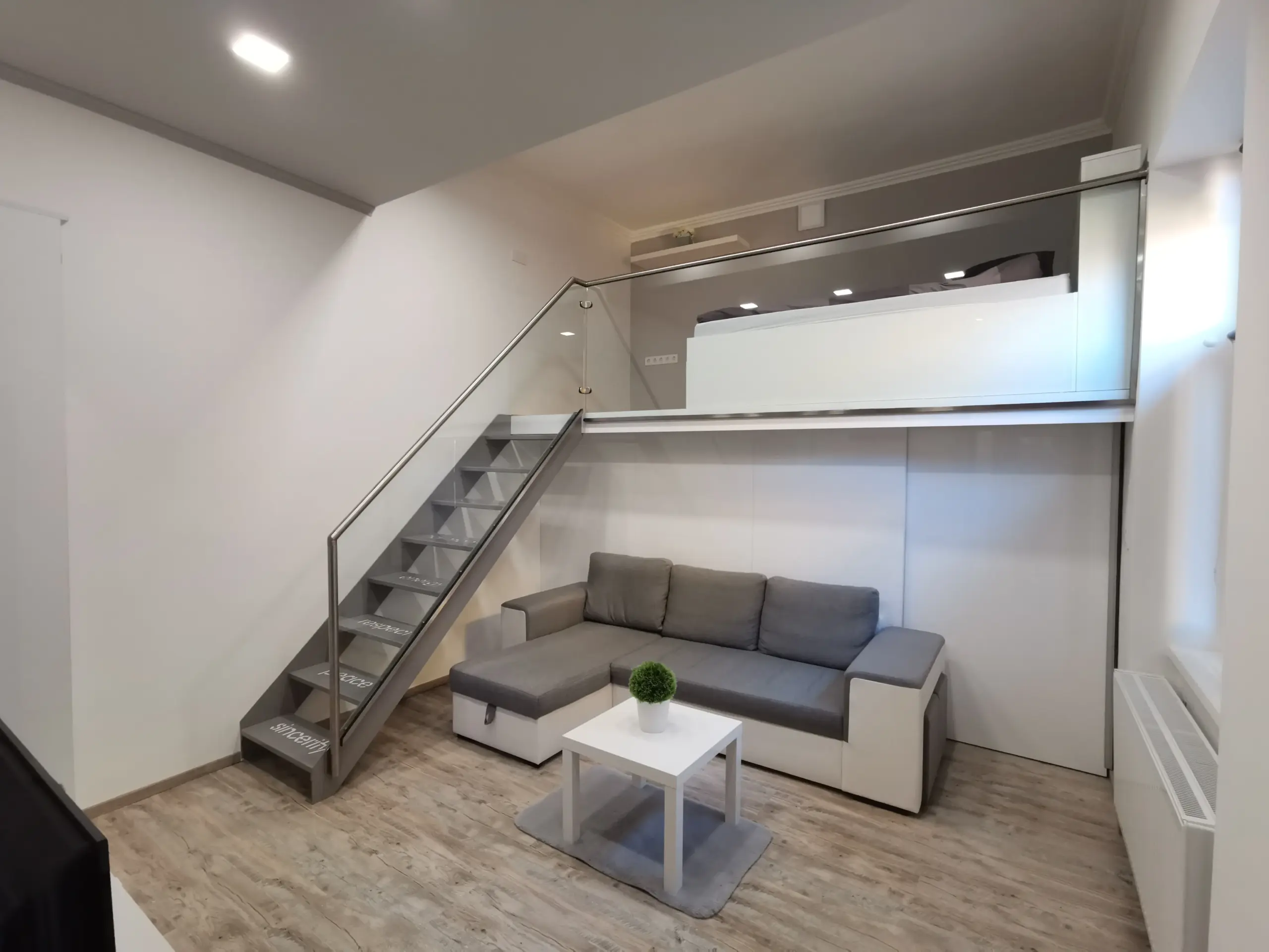 aapartman-exclusive-maria-u-1